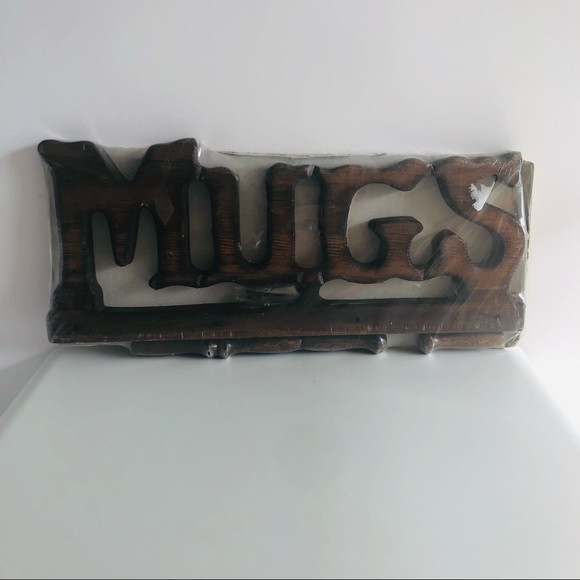 1971 Vintage Wooden MUGS Wall Mount Coffee Cup Holder Retro Rustic Kitchen Sign - Picture 1 of 6